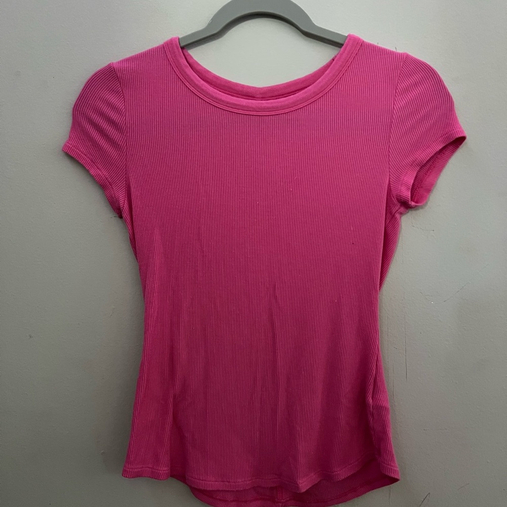 American Eagle Outfitters Fuchsia Short Sleeve Tee